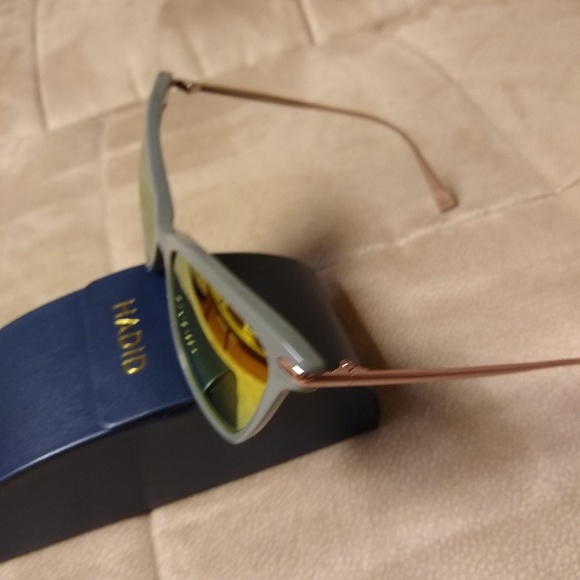 New Hadid Gray Jetsetter Butterflies Sunglasses